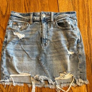 American eagle Jean skirt, light wash blue and distressed size 6